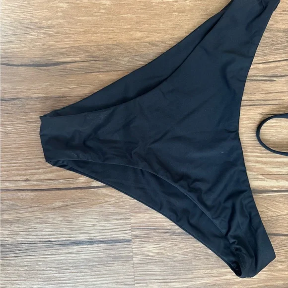 Black Women's Swimwear Set - Picture 5 of 7